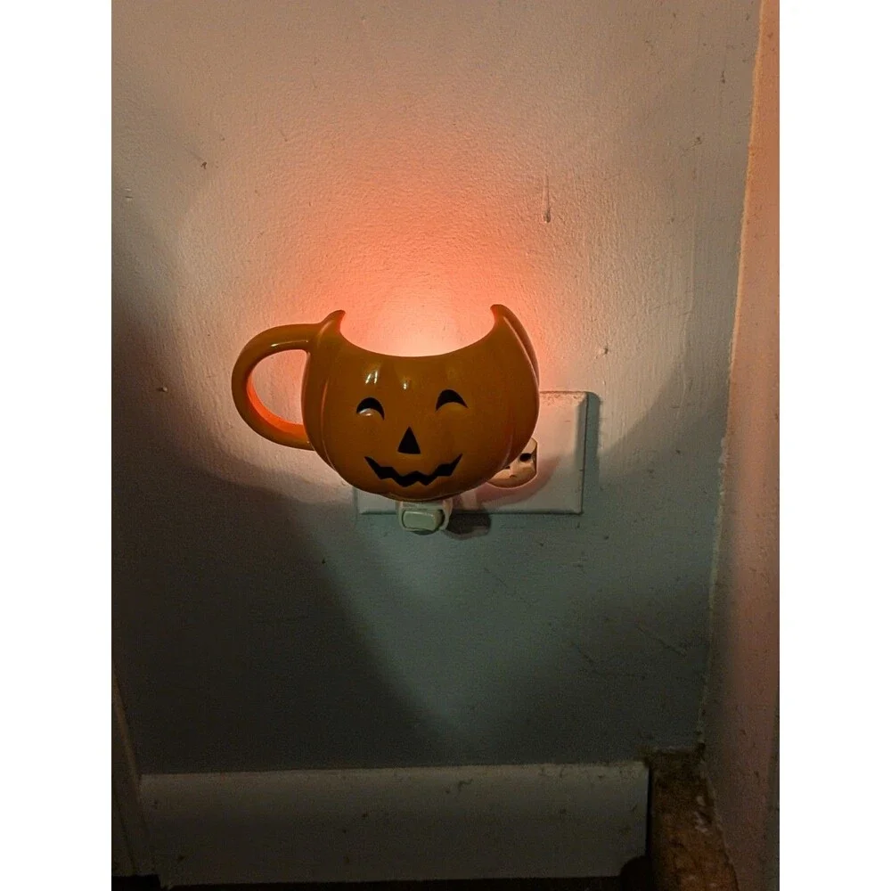 Halloween Plug-In Jack-O-Lantern Pumpkin Night Light Orange Indoor Switch